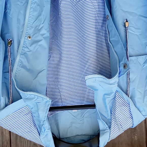 Sweet and soft light rain coat 🥰 - Picture 2 of 7